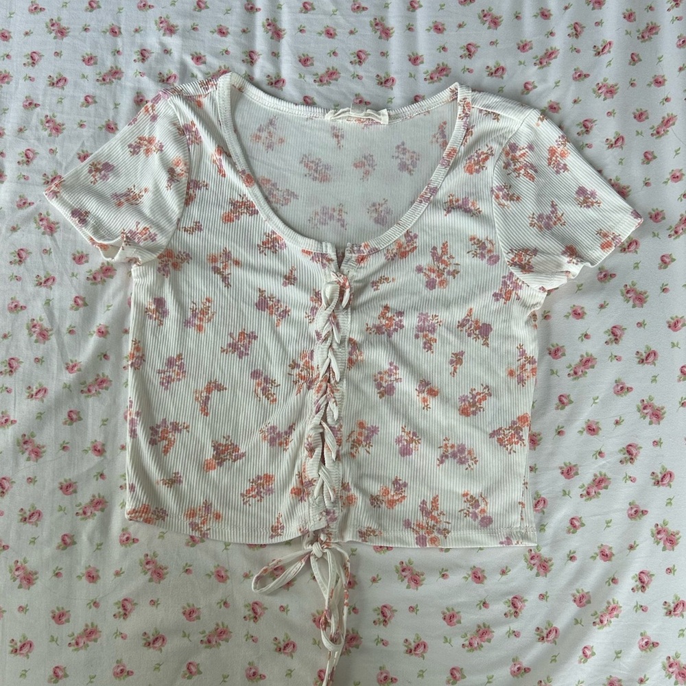 🌲Pink Rose White and Pink Crop Tie Front Tee🌲
